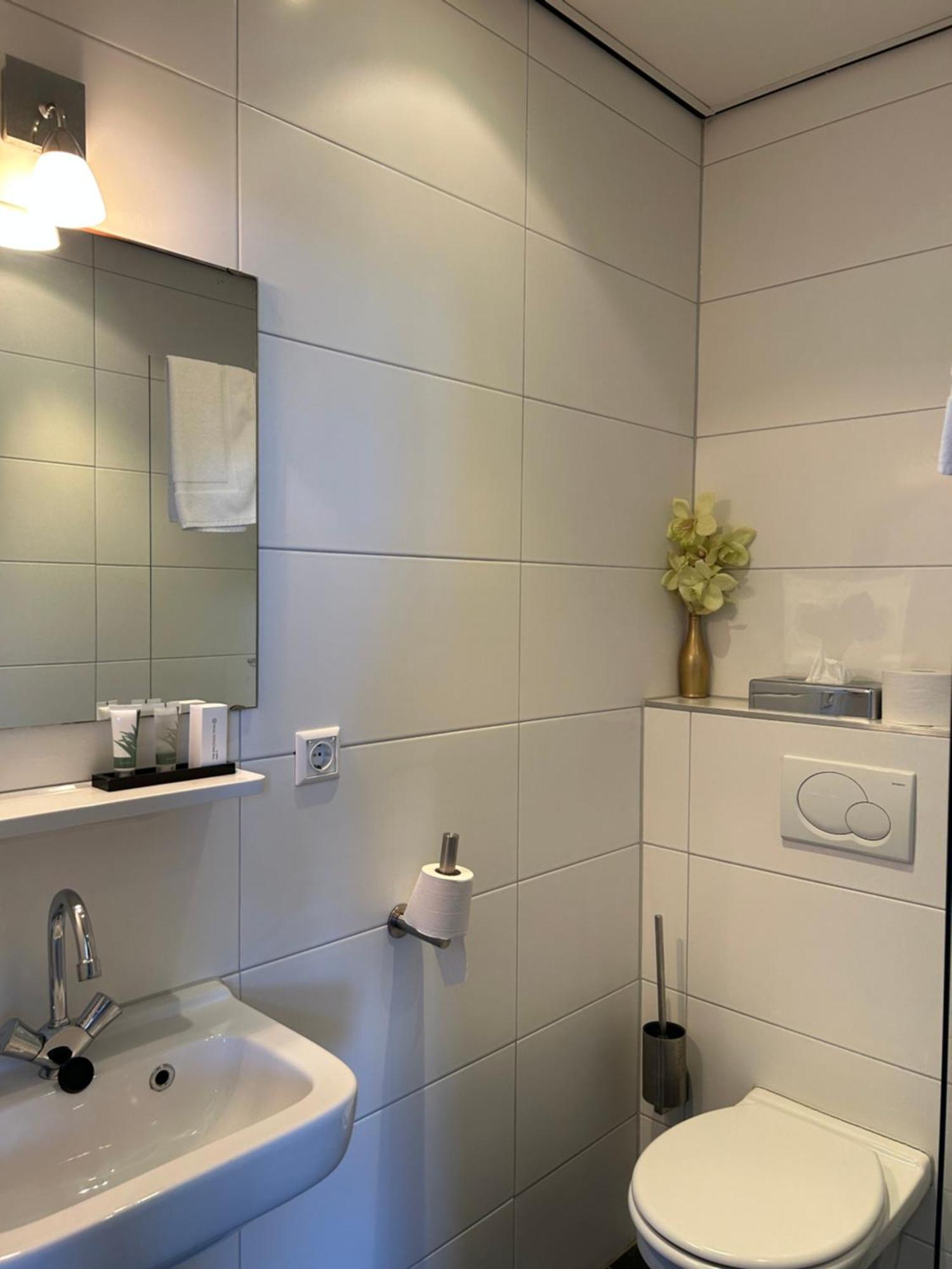 Het Wapen Van Rhoon Ngoại thất bức ảnh